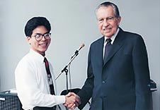 邱少懷先生與美國(guó)前總統(tǒng)尼克松先生